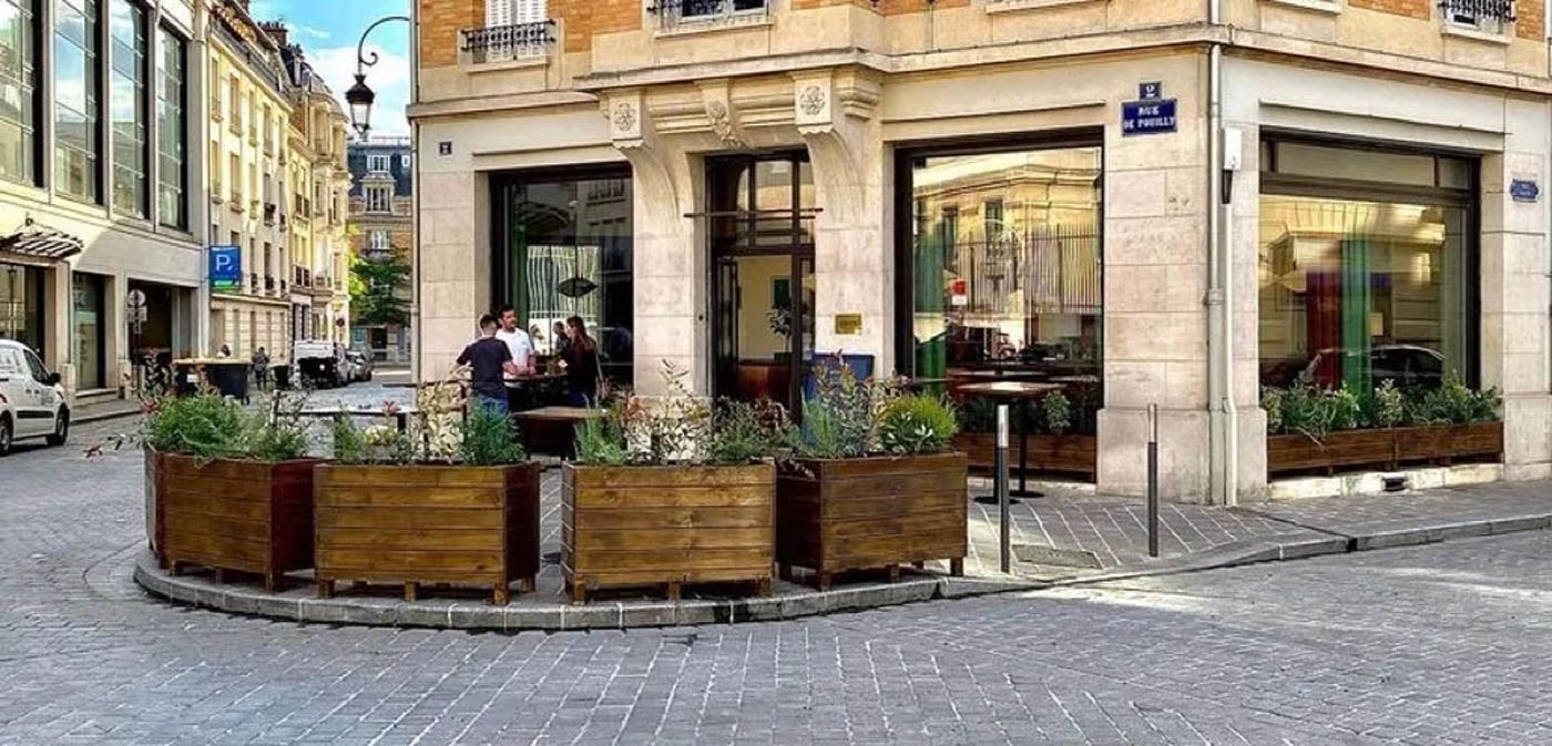 Jardinières bois sur mesure pour un restaurant